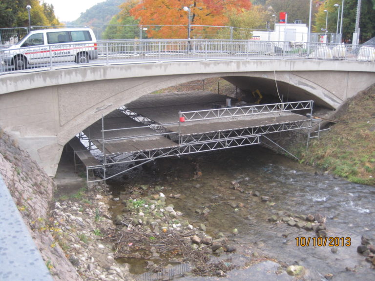 Gerüst für Brückensanierung